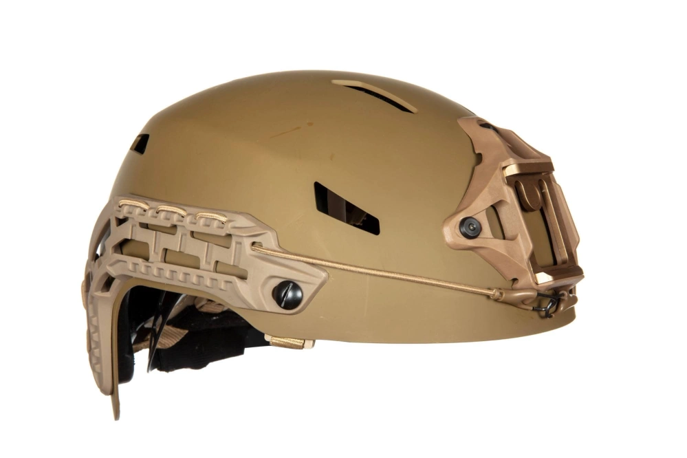 Caiman Bump Helmet replica (L/XL) - Dark Earth