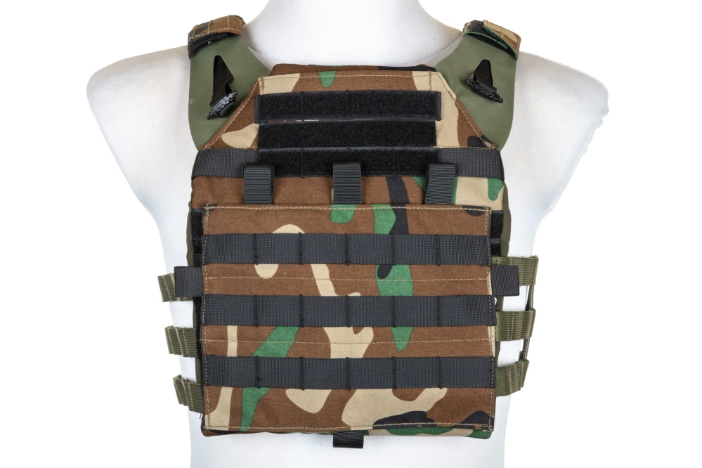 Specna Arms taktická vesta typu Plate Carrier s útočným panelem Woodland