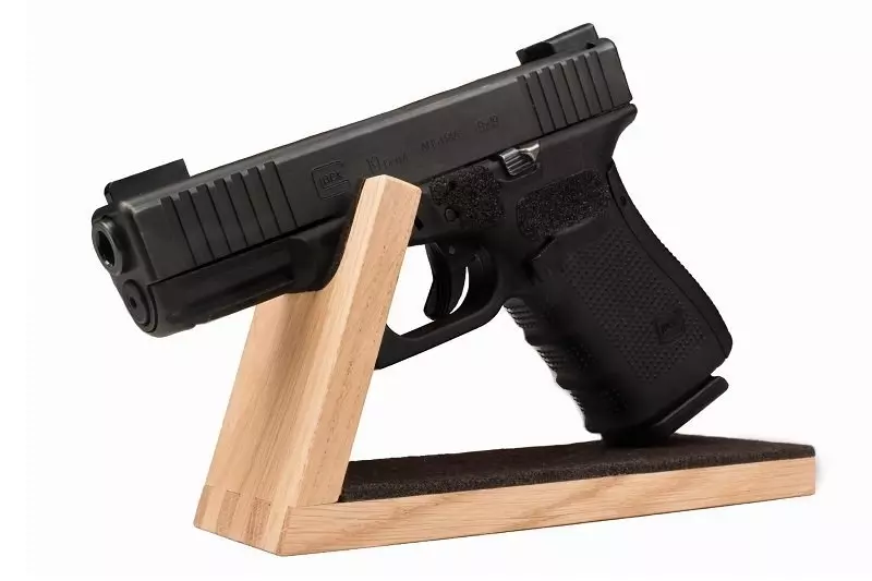 Drewniany stojak na pistolet