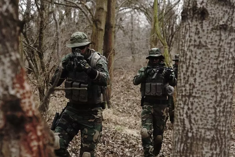 Spodnie Combat Uniform z nakolannikami - woodland